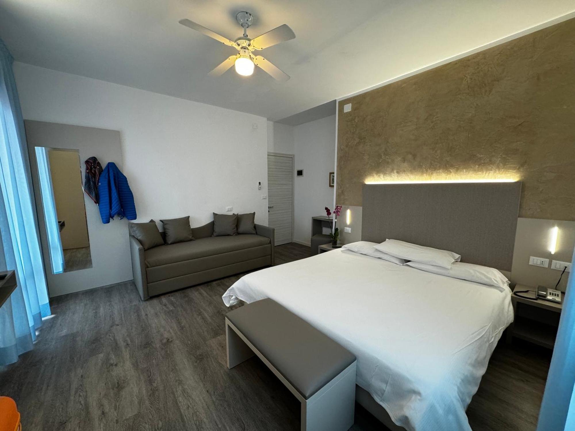 Hotel Etna Caorle Exterior foto